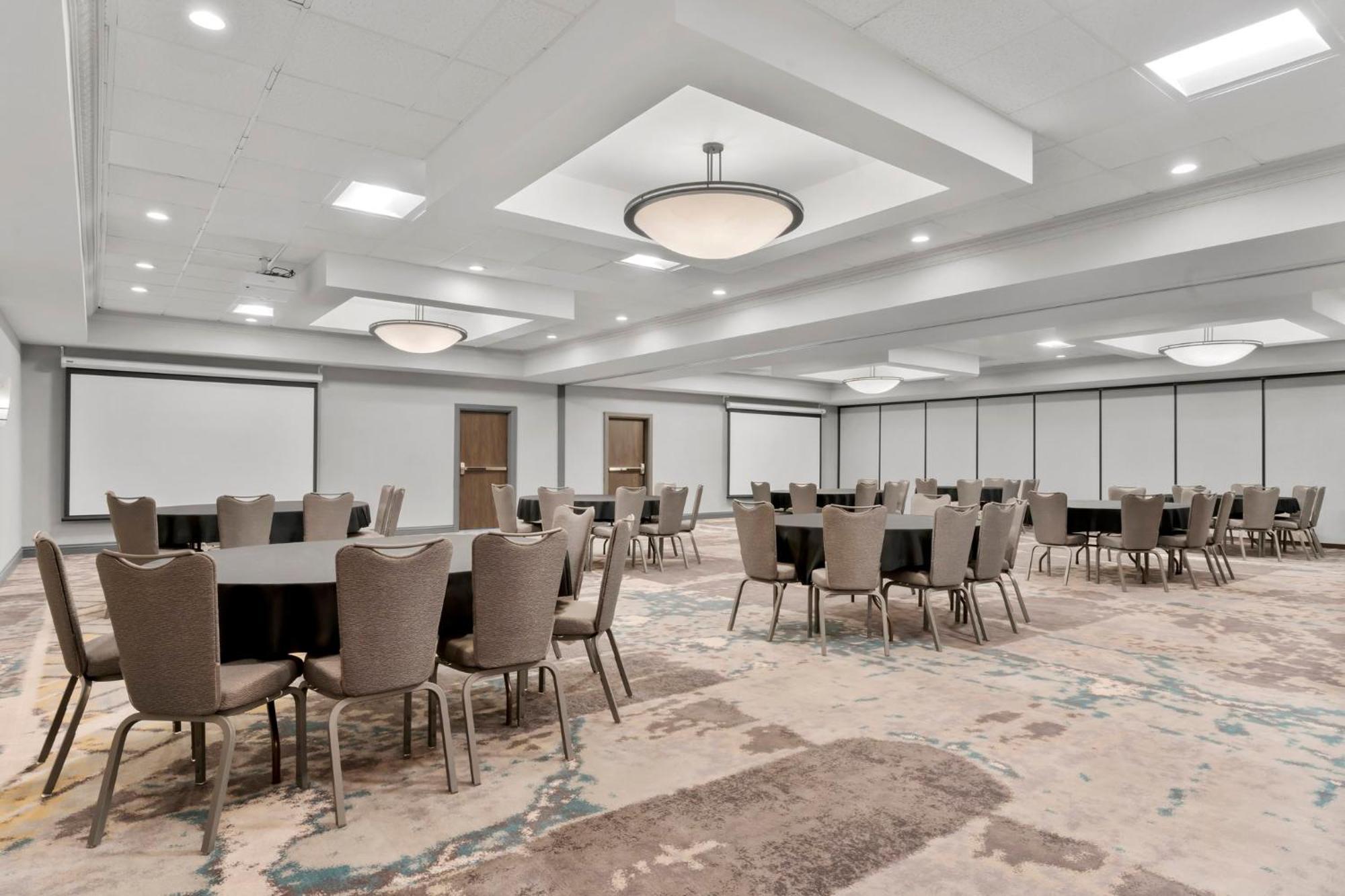 Holiday Inn Dubuque/Galena By Ihg Exterior foto