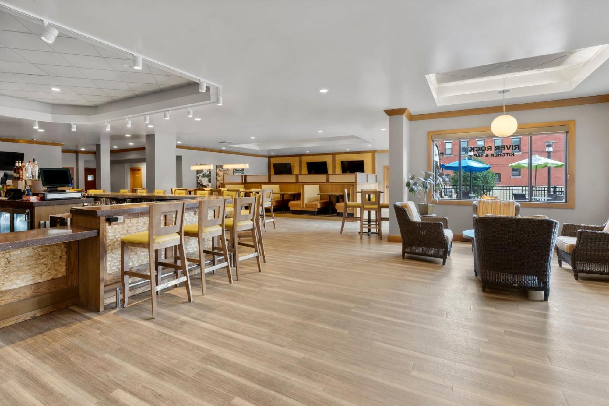 Holiday Inn Dubuque/Galena By Ihg Exterior foto