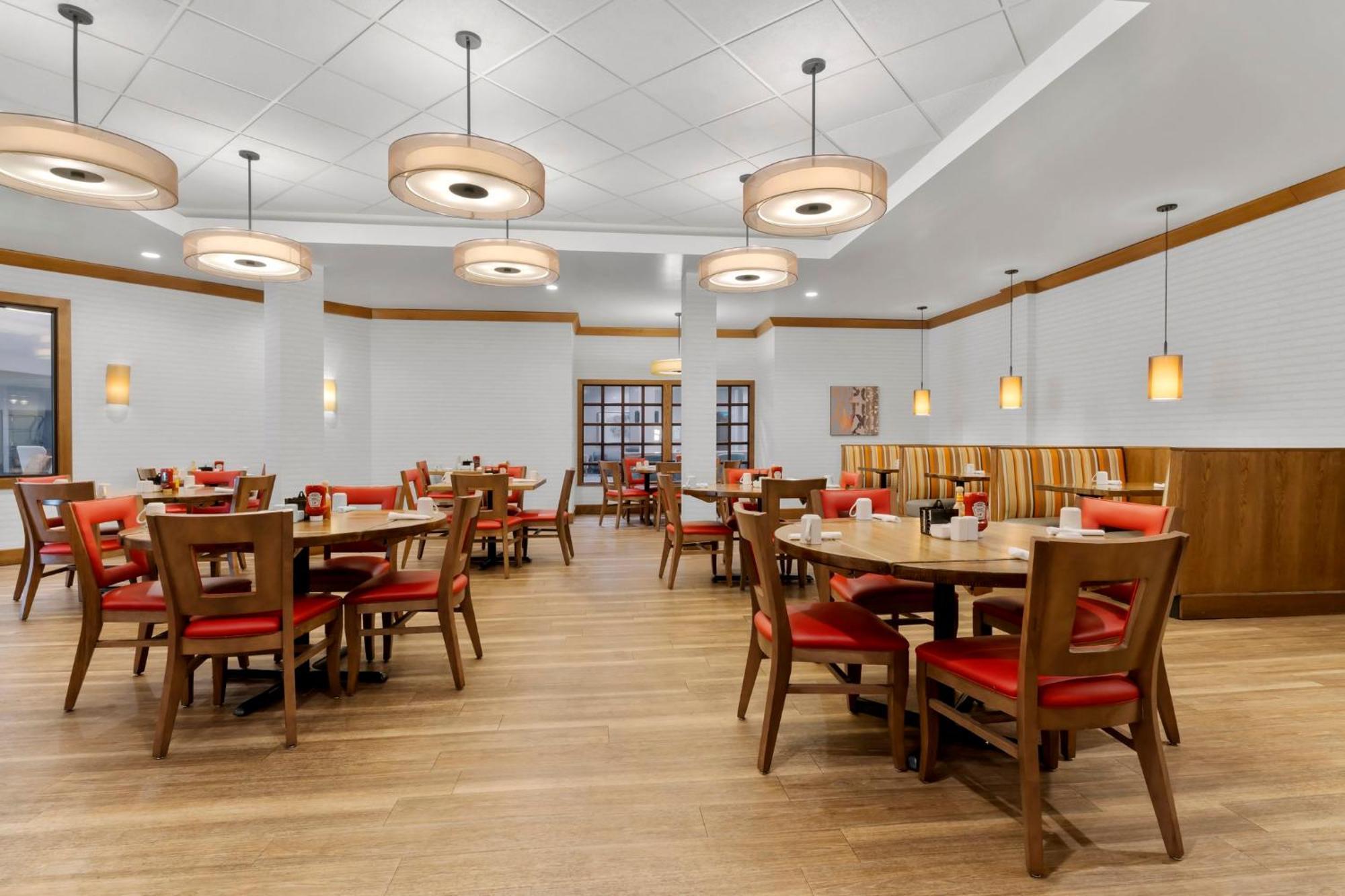 Holiday Inn Dubuque/Galena By Ihg Exterior foto