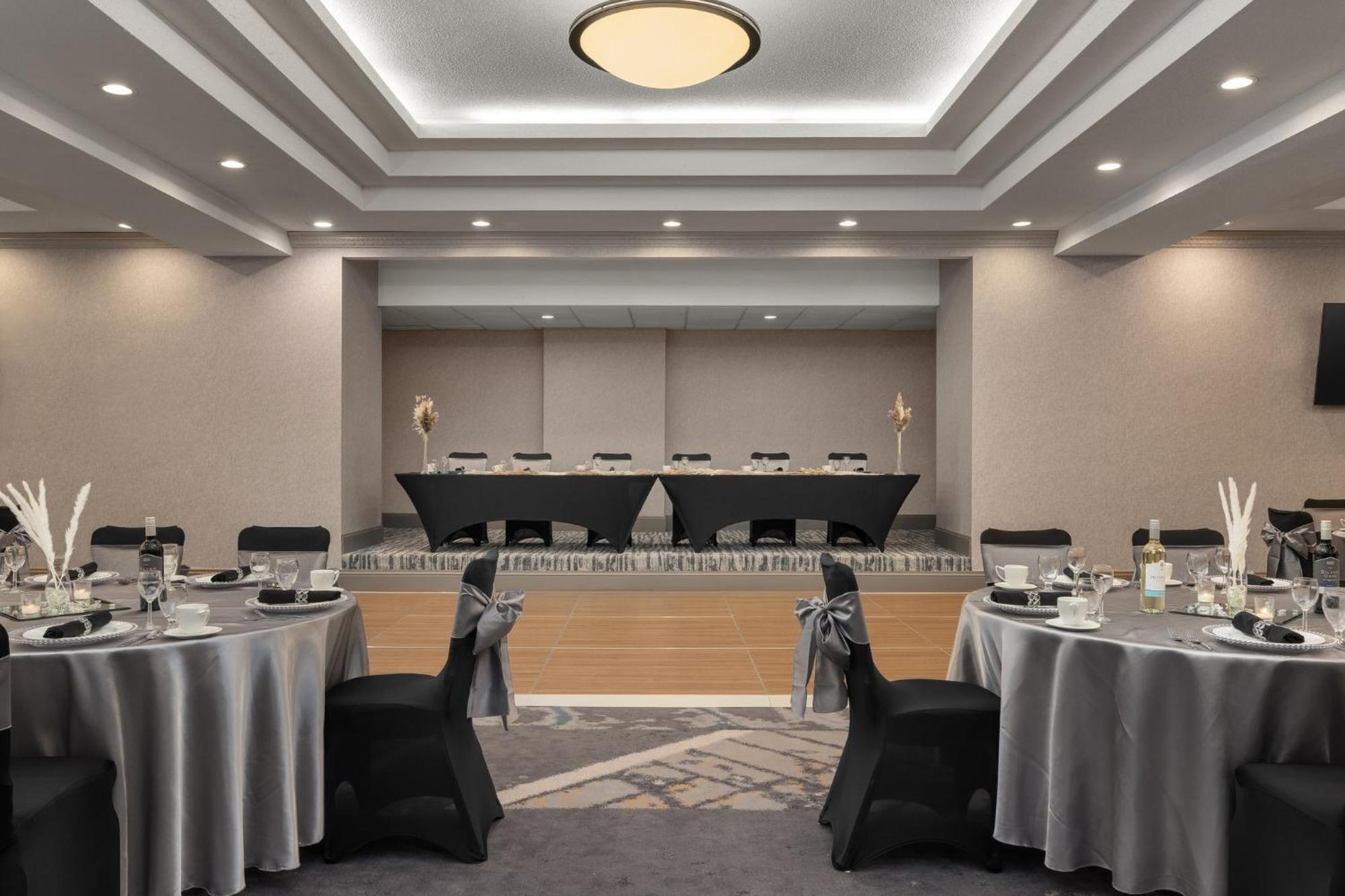 Holiday Inn Dubuque/Galena By Ihg Exterior foto