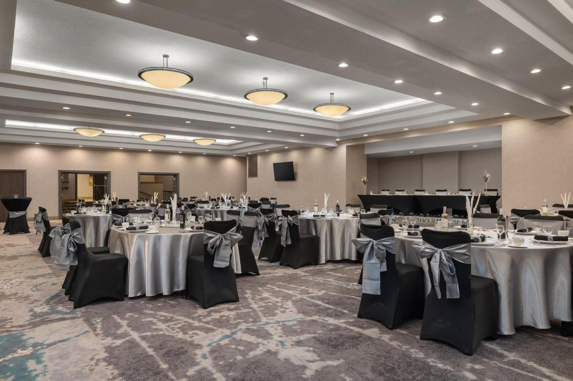 Holiday Inn Dubuque/Galena By Ihg Exterior foto