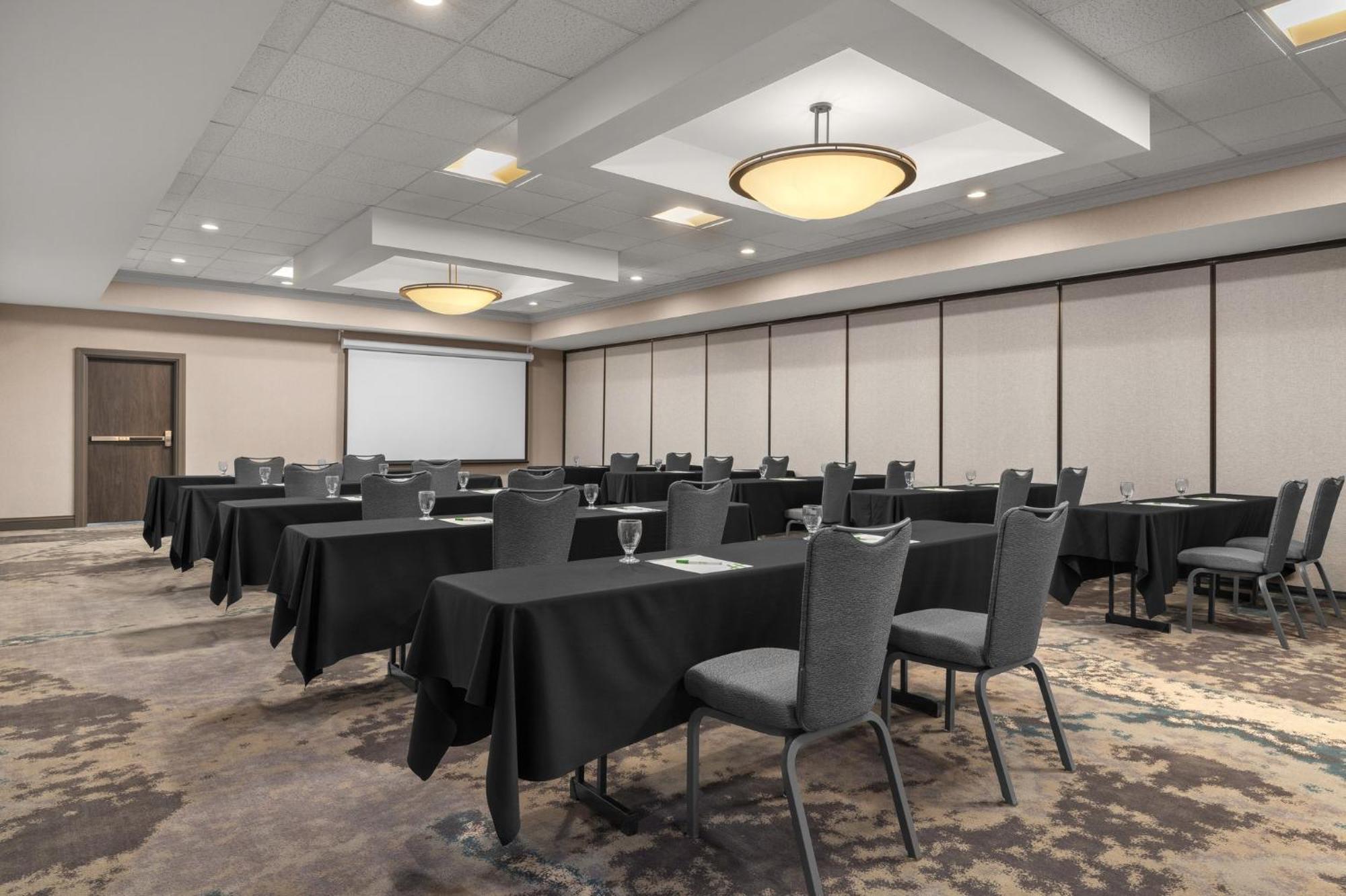 Holiday Inn Dubuque/Galena By Ihg Exterior foto