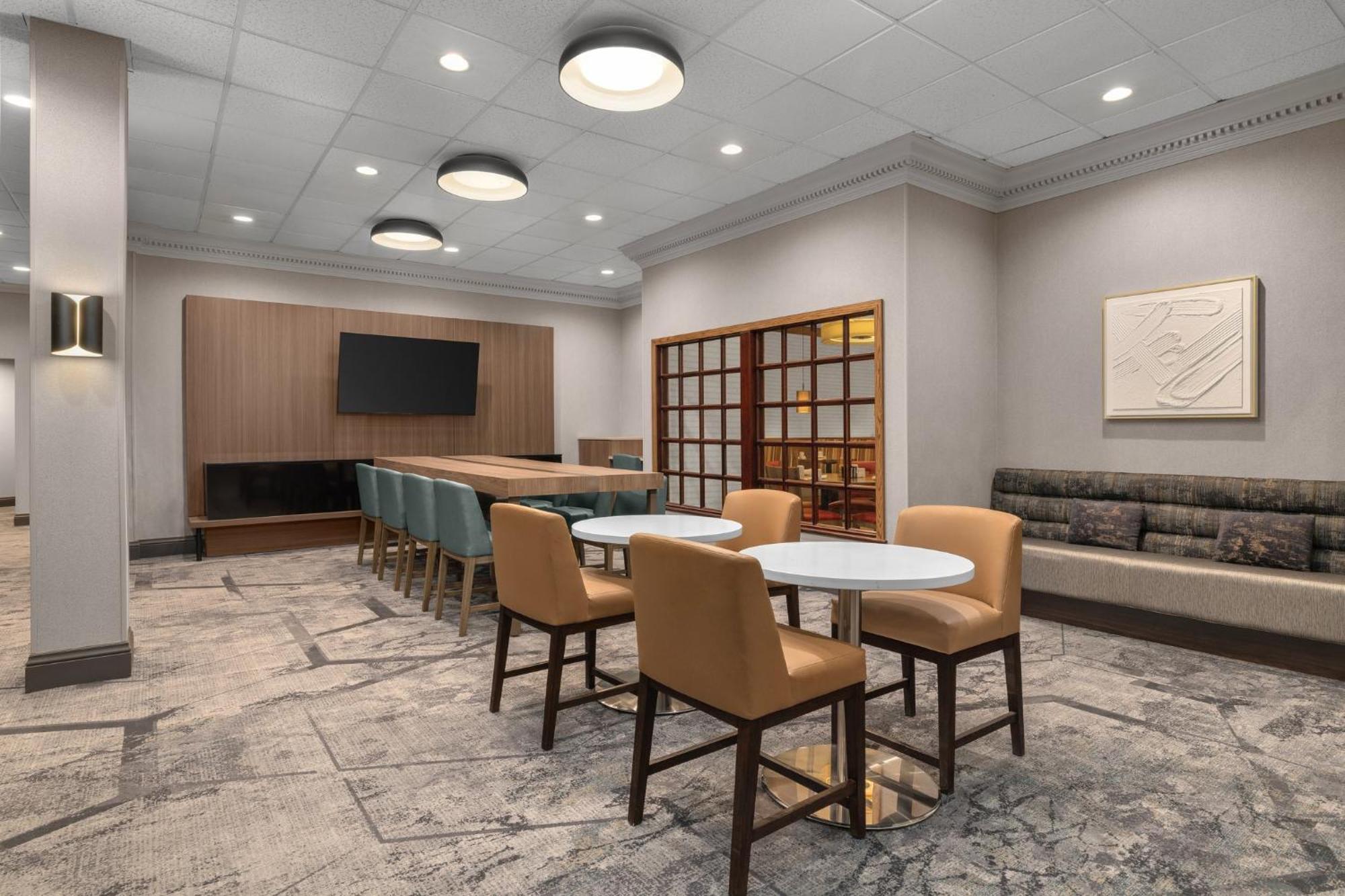 Holiday Inn Dubuque/Galena By Ihg Exterior foto