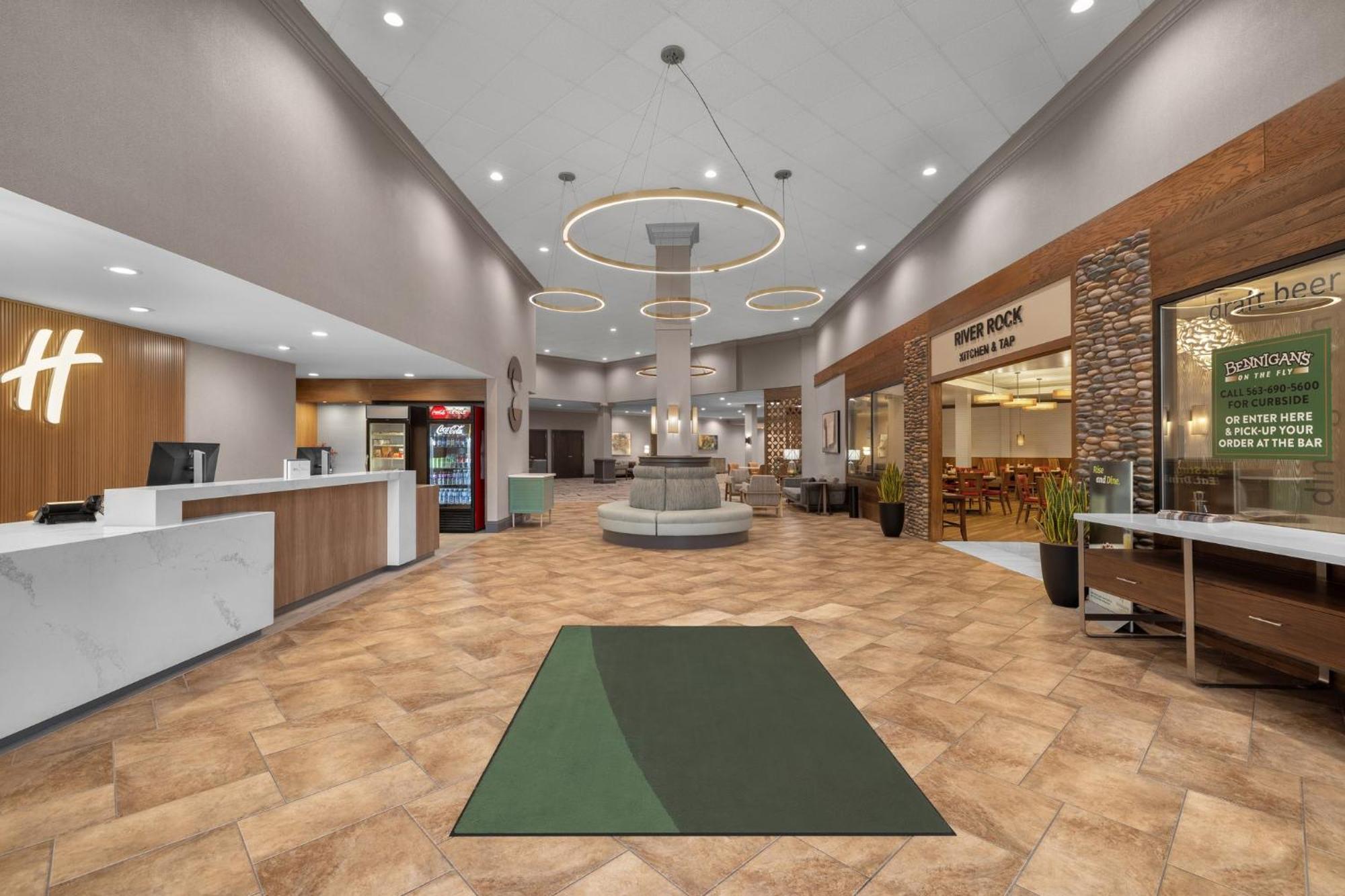 Holiday Inn Dubuque/Galena By Ihg Exterior foto