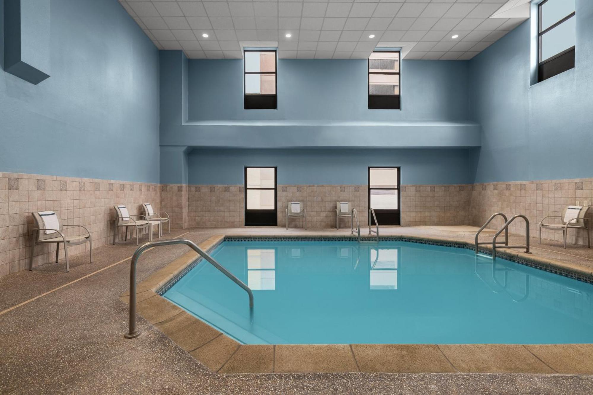 Holiday Inn Dubuque/Galena By Ihg Exterior foto